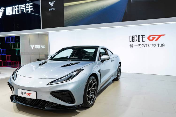 成都金堂县超磊汇企业管理咨询哪吒汽车在智能汽车领域的表现，领途汽车在新能源汽车市场中的影响力